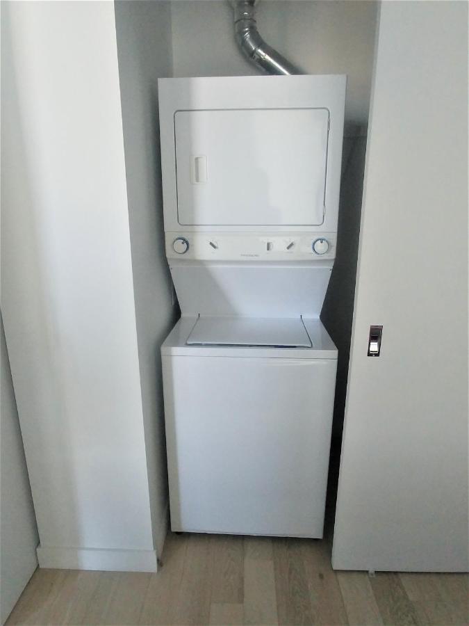 Luxury Skyline Condo In Downtown Free 24/7 Parking Winnipeg Exteriér fotografie